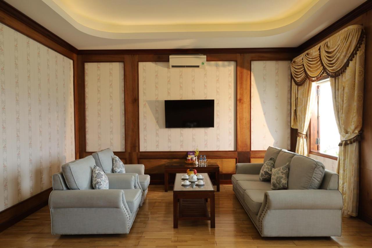 Pleiku Hotel Luaran gambar