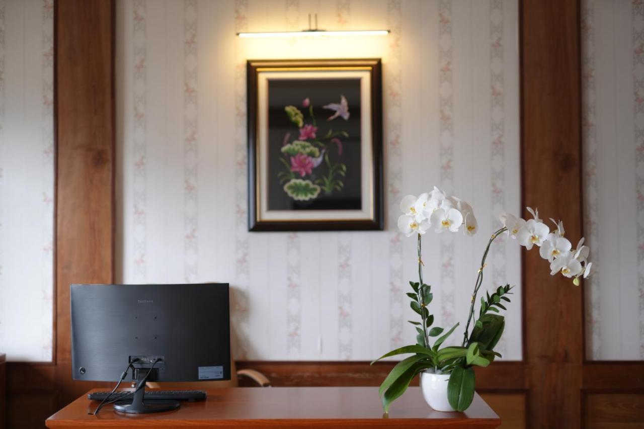 Pleiku Hotel Luaran gambar